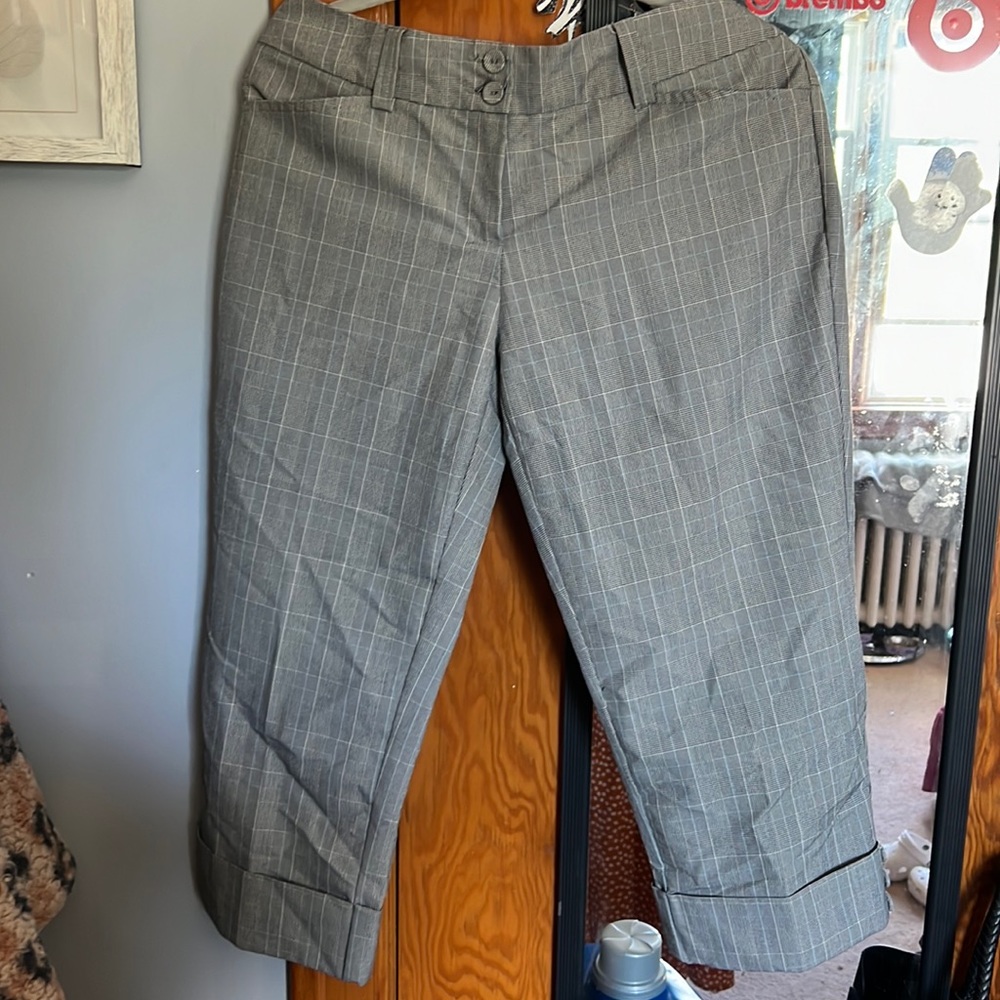 Fylo by Nylon Capri Trousers